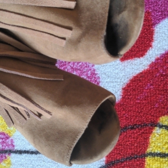 Carlos‎ by Carlos Santana Size 9 Tan Peep Toe Fringed Booties w/ Side Zipper - Picture 7 of 8